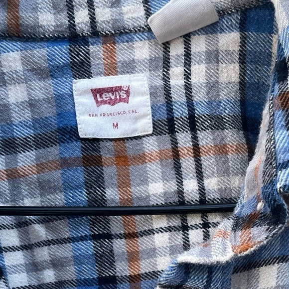 Levi’s Plaid Button-up Shirt- Size large - Picture 3 of 3
